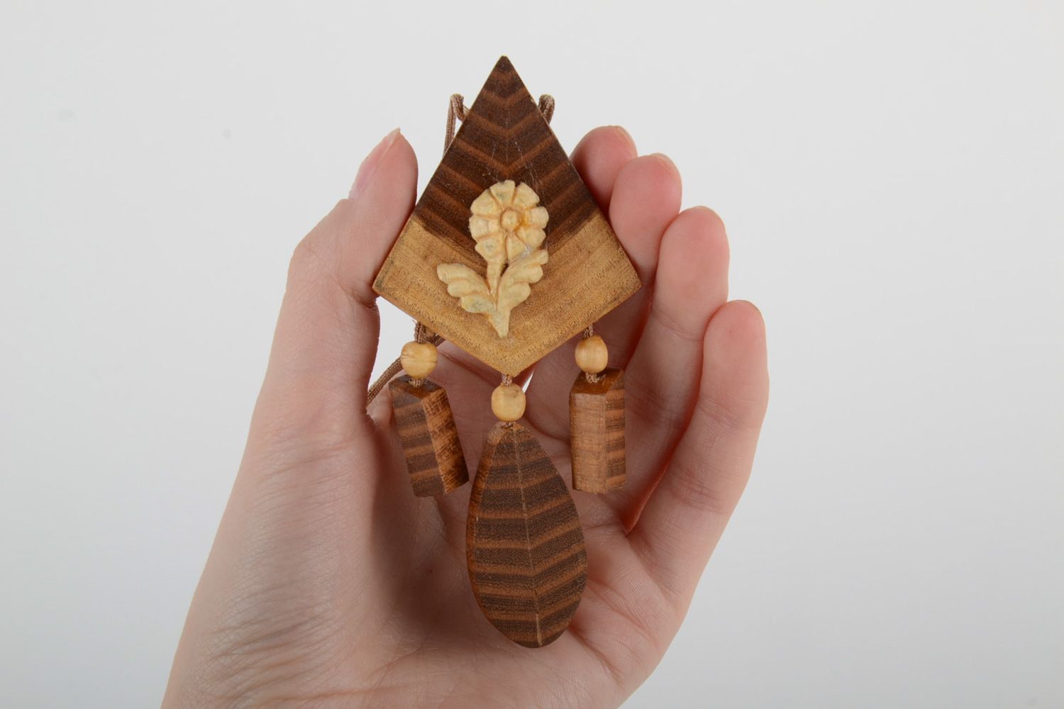 Collier pendentif en bois fait main avec intarsia sur bois ethnique pour femme photo 5