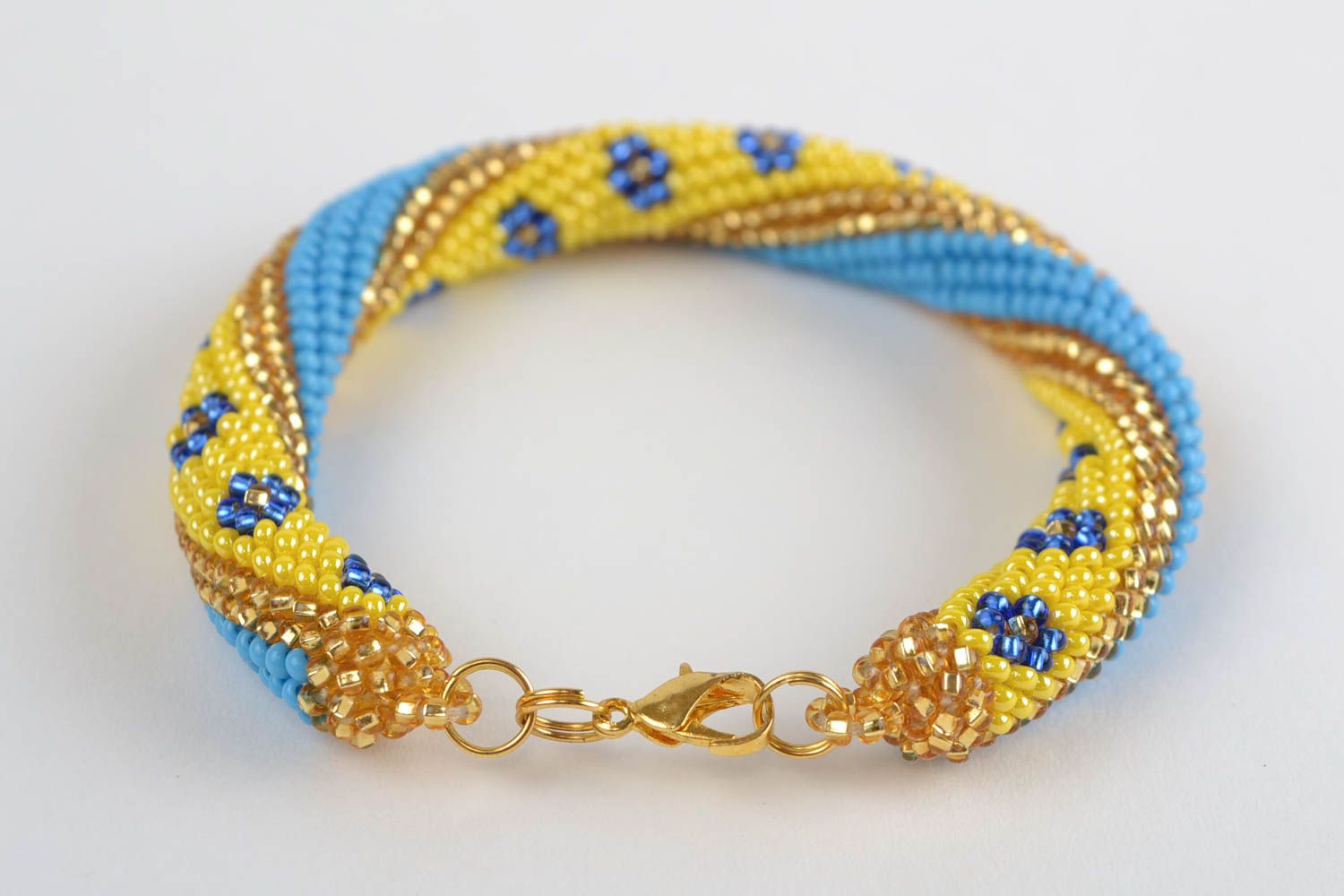 Наручный браслет из бисера ручной работы в виде жгута желтый с голубым фото 5