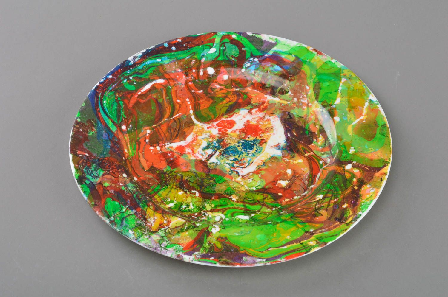Стеклянная тарелка в технике марморирования ручной работы разноцветная Бунт фото 1