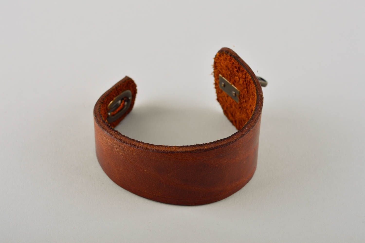 Кожаный браслет ручной работы браслет на руку широкий украшение из кожи фото 5