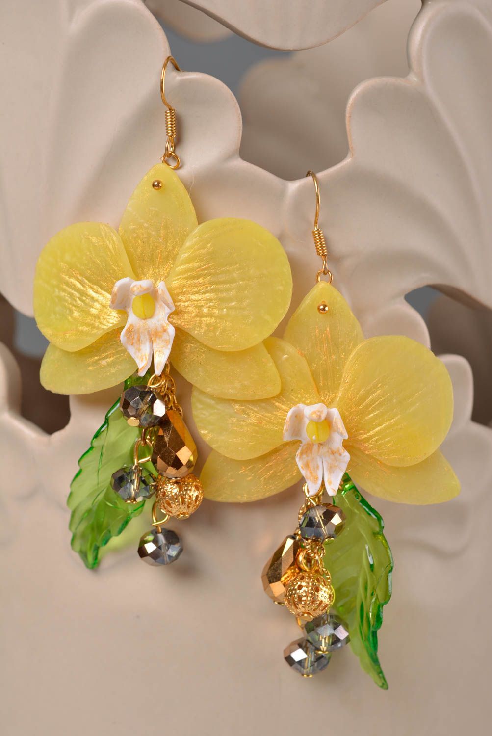 Красивые серьги цветы из полимерной глины желтые орхидеи хенд мейд с подвесками фото 1