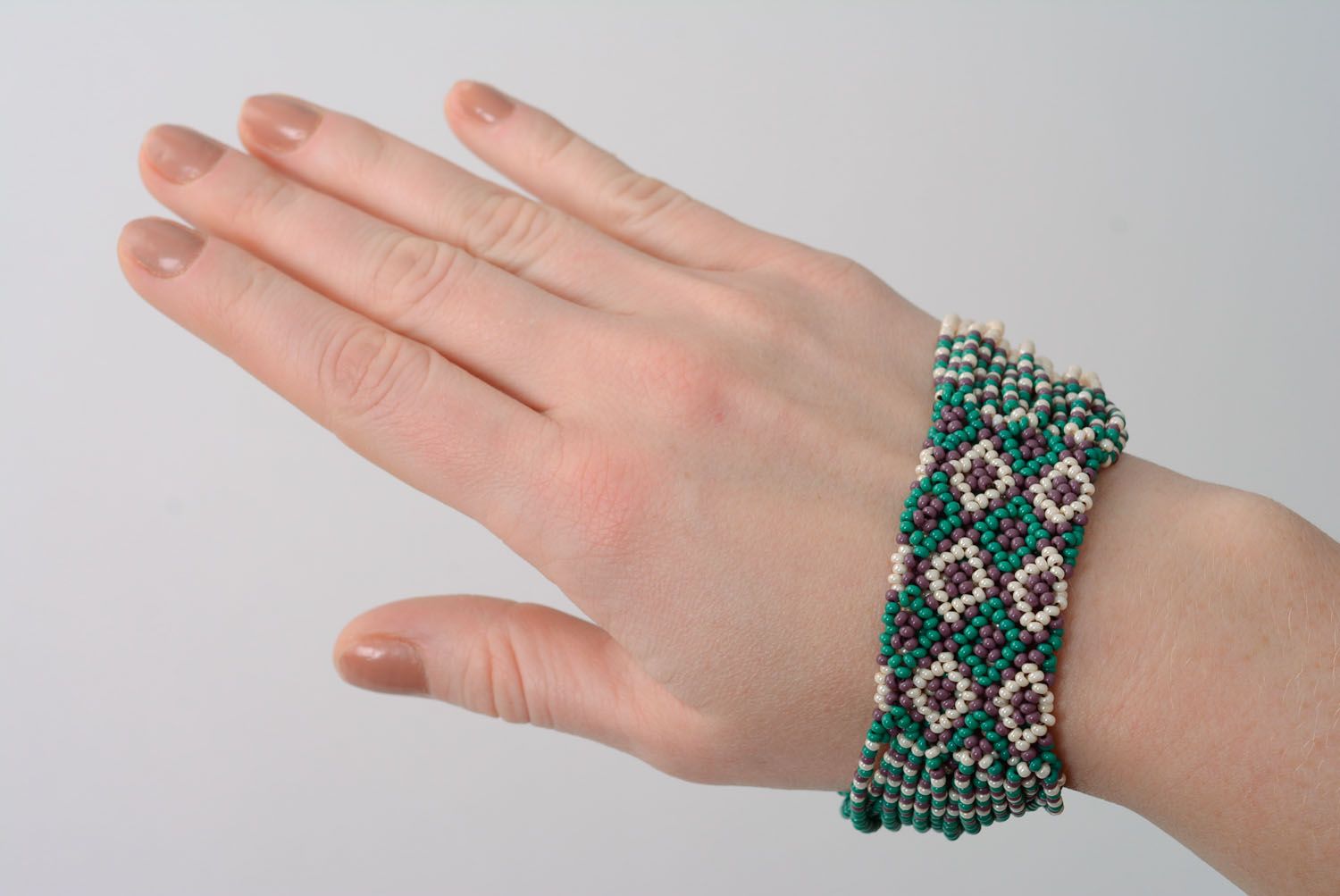 Beaded bracelet with ethnic patterns photo 3