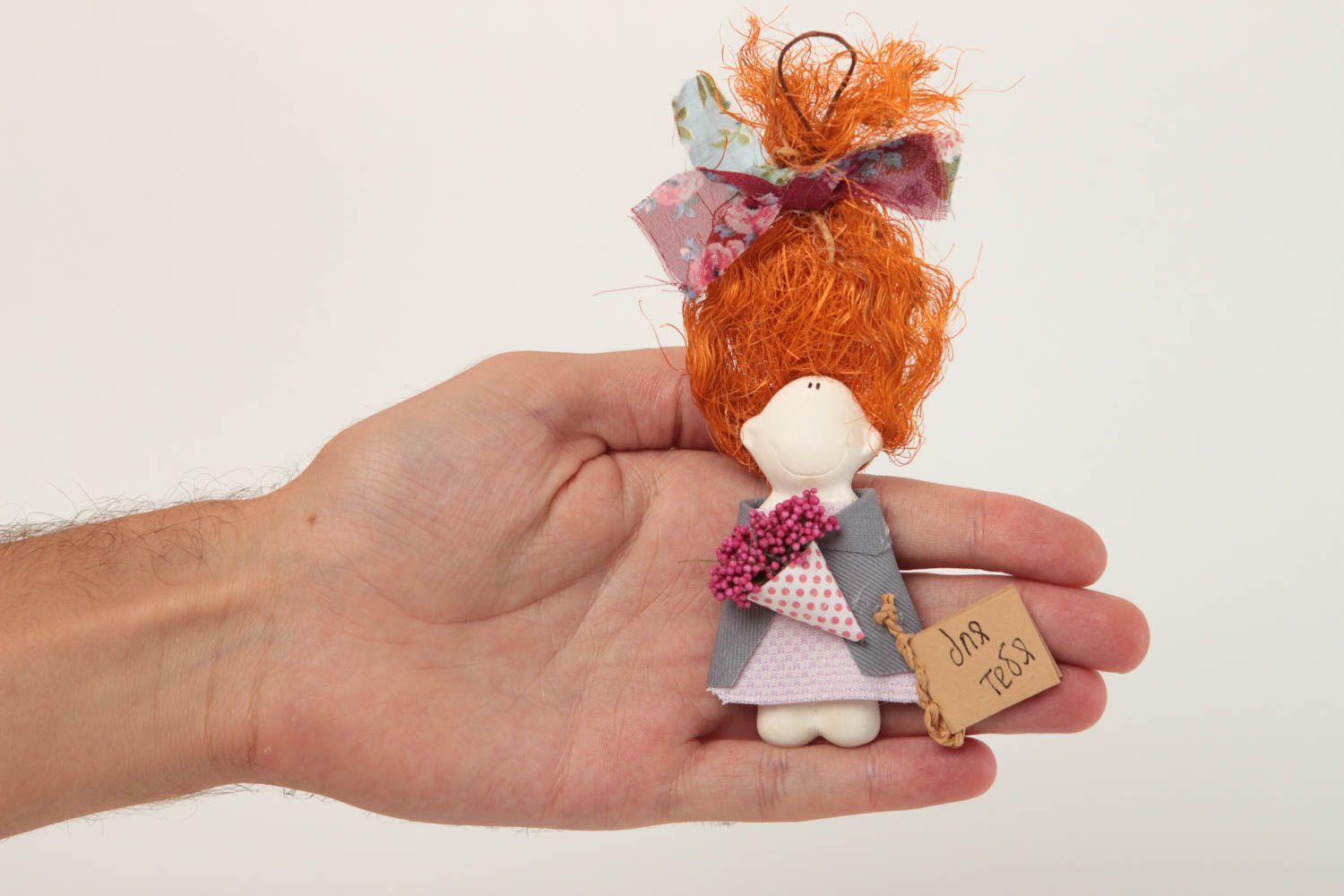 Petite poupée Suspension décorative faite main fille avec bouquet Déco maison photo 5