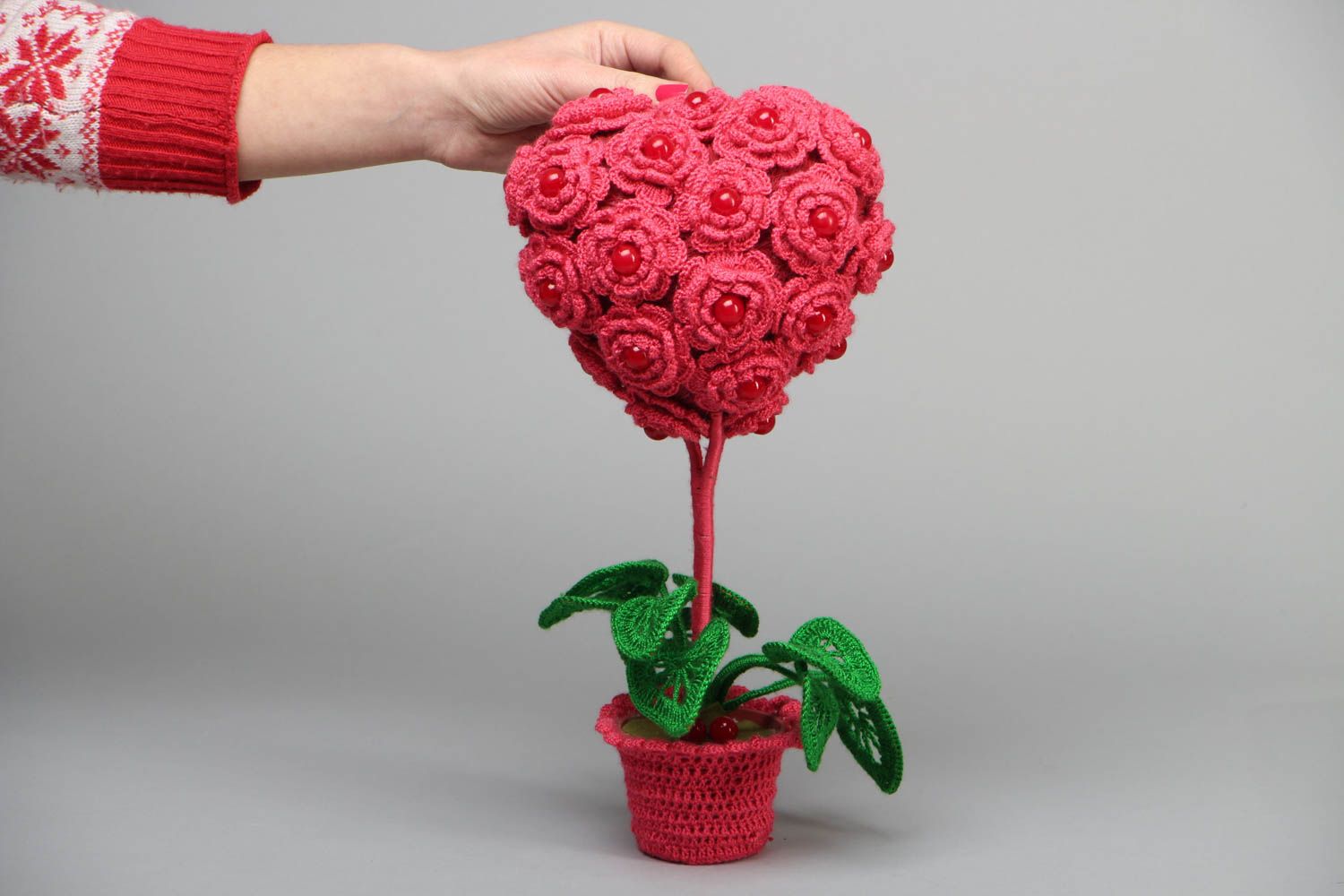 Heart-shaped crochet decorative tree  photo 4