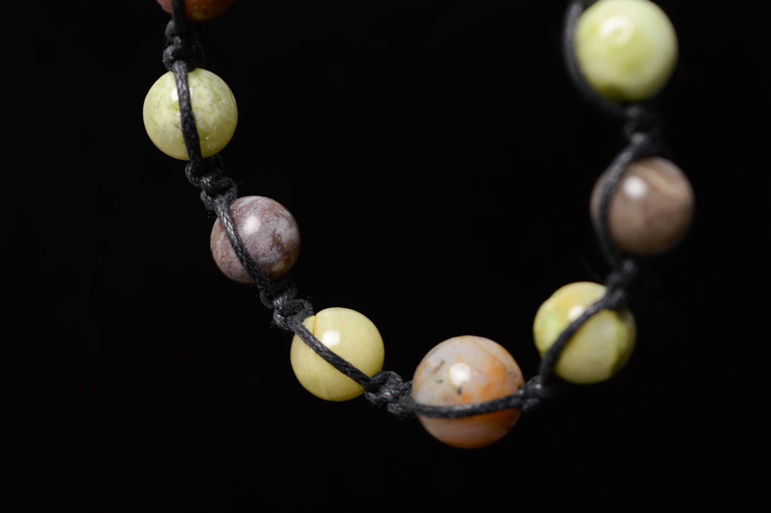 Плетеный браслет из натуральных камней фото 3