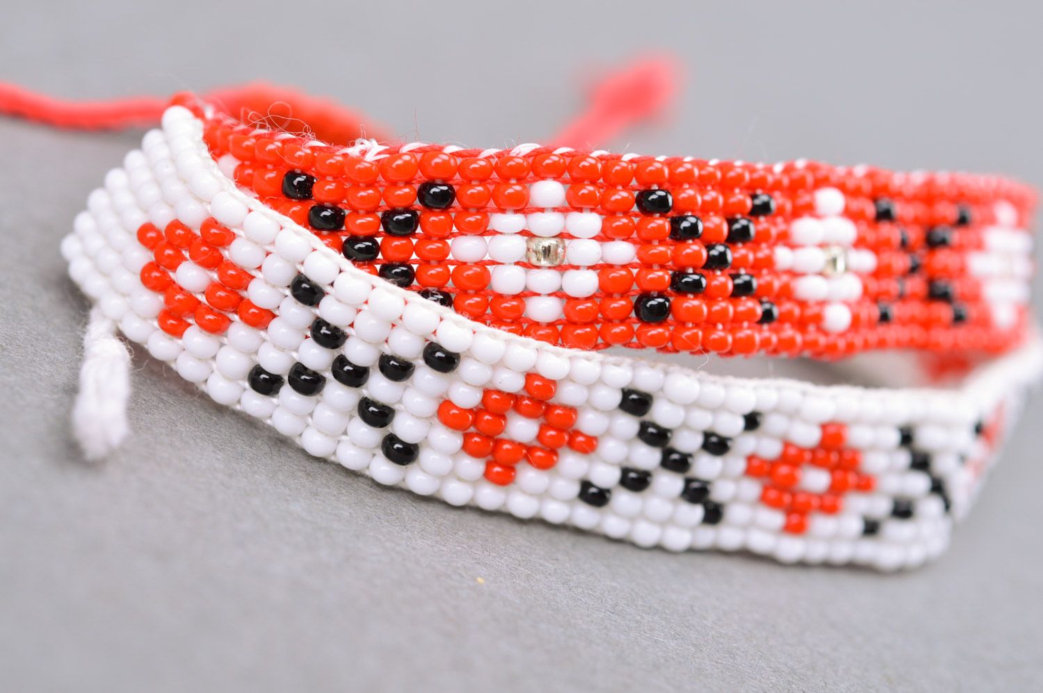 Set of homemade wide beaded wrist bracelets with ties 2 items red and white photo 5