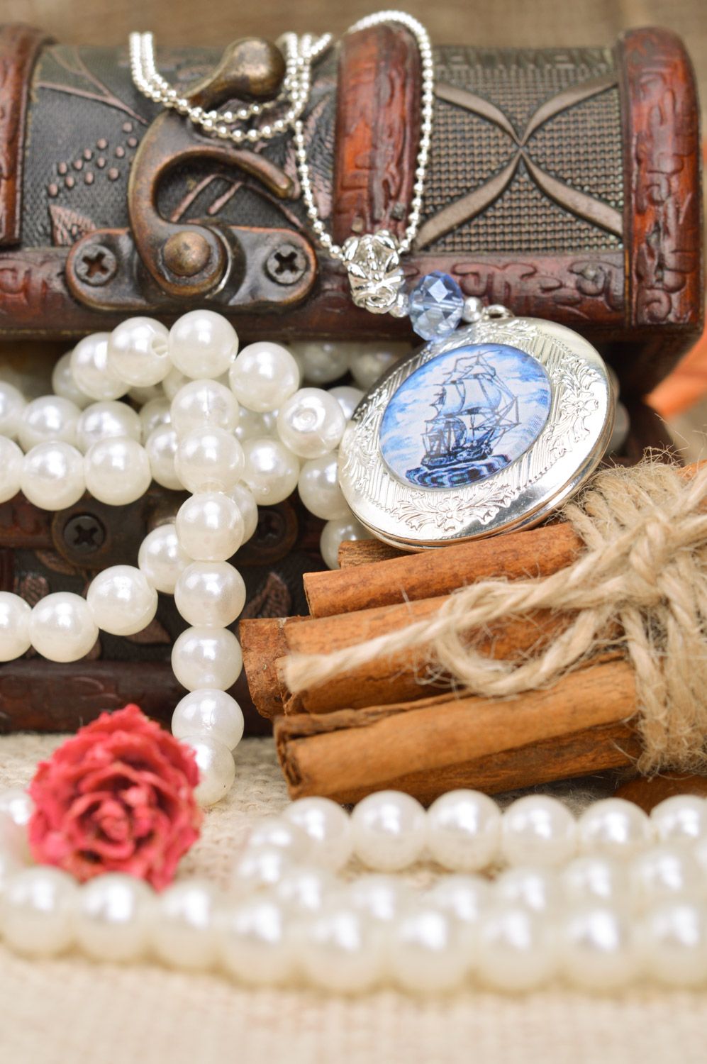 Handmade Vintage Medaillon mit Kette aus Metall im Marina Stil für Damen foto 1