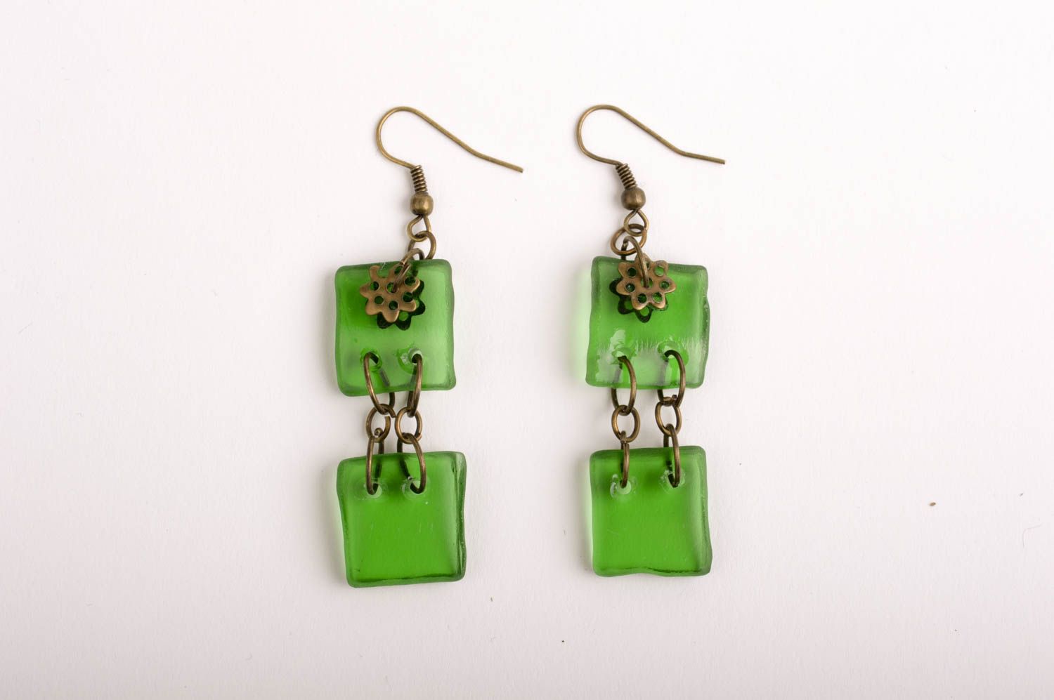 Boucles d'oreilles verre vert Bijou fait main pendantes design Cadeau femme photo 1