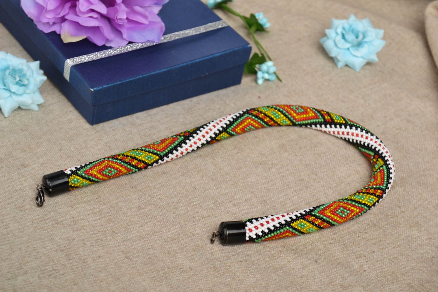 Handmade Rocailles Kette Frauen Accessoire Halskette für Frauen mit Ornament foto 1