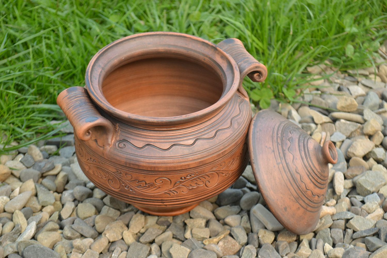 Handmade middle-sized ceramic pot with lid for baking molded of red clay for 2 l photo 1