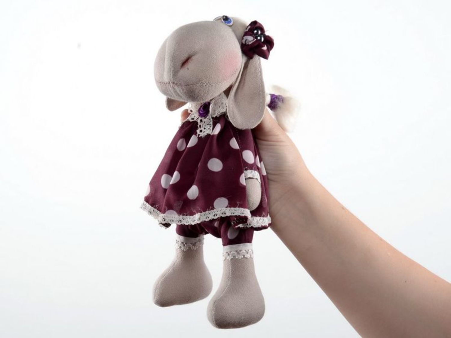 Presente maravilhoso para uma criança, a boneca-brinquedo Cordeiro foto 2
