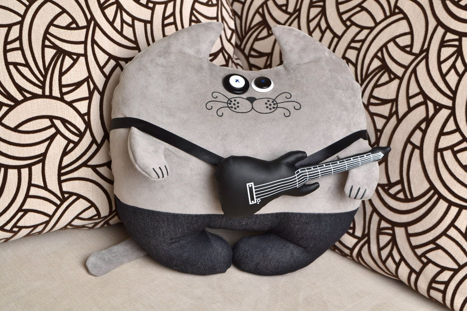 Coussin en forme de chat gris rocker original fait main mou décoratif pour salon photo 1