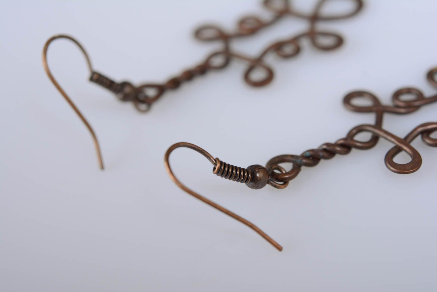 Originelle einfache lange handgemachte Wire Wrap Ohrringe aus Kupfer foto 5