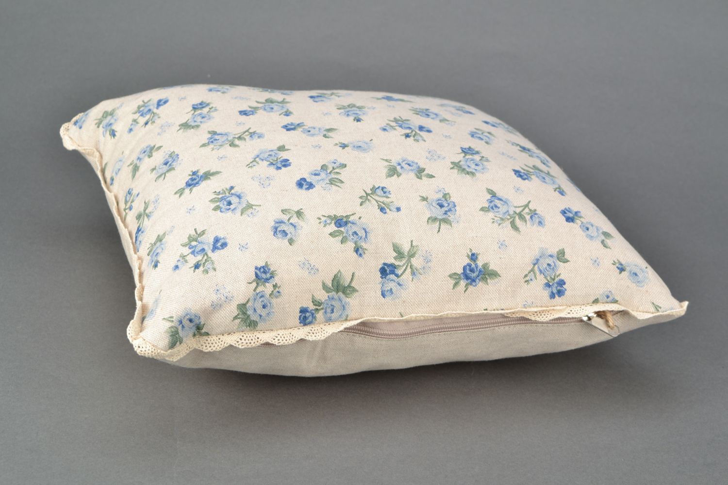 Мягкая квадратная подушка из хлопка с кружевом фото 3