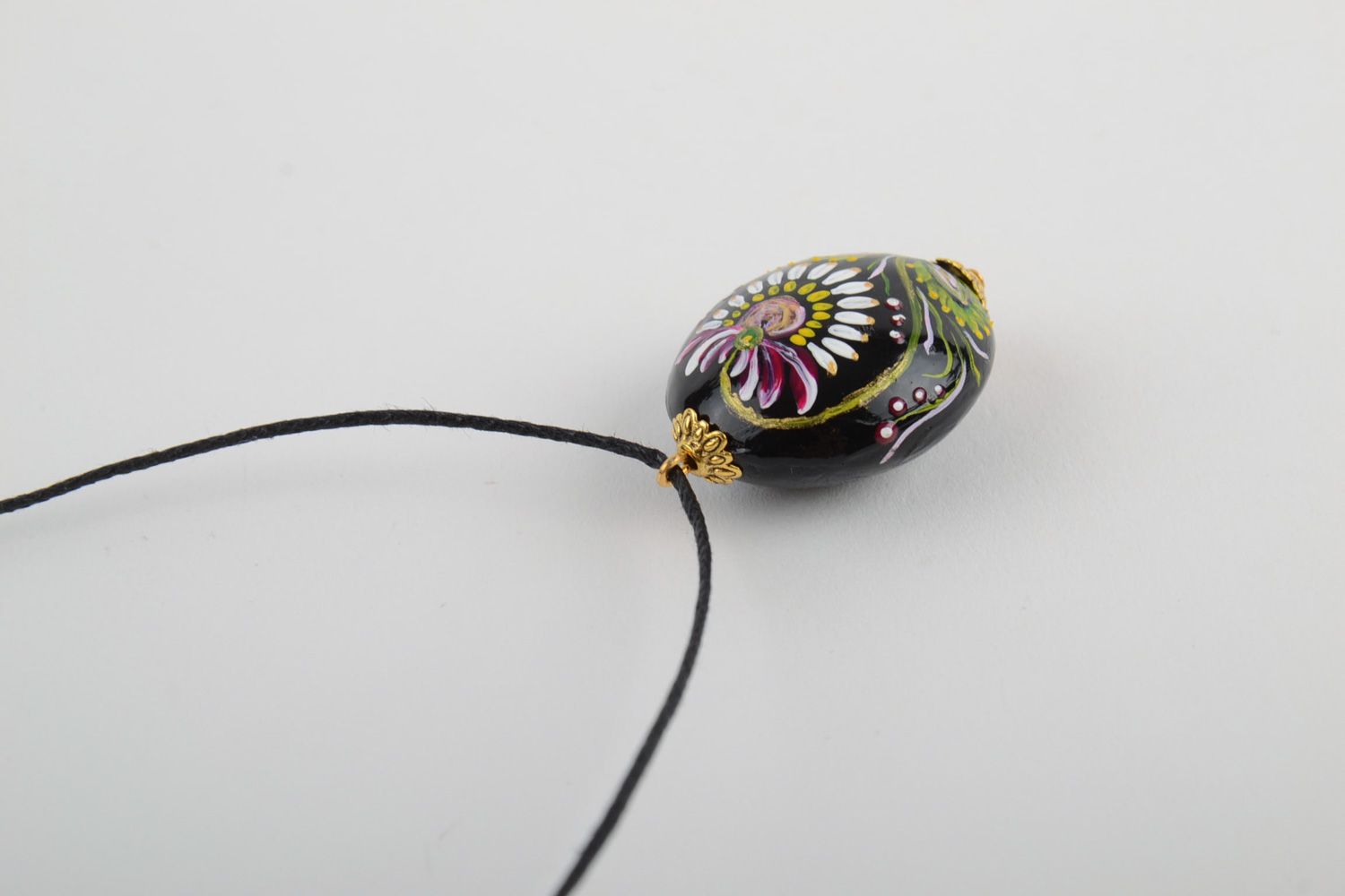 Handmade plastic neck pendant painted with acrylics and equipped with cord photo 5