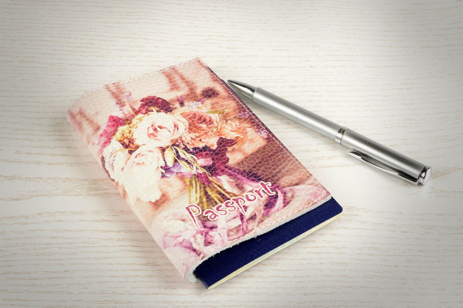 Étui passeport fait main Porte-passeport cuir bouquet de fleurs Cadeau insolite photo 1