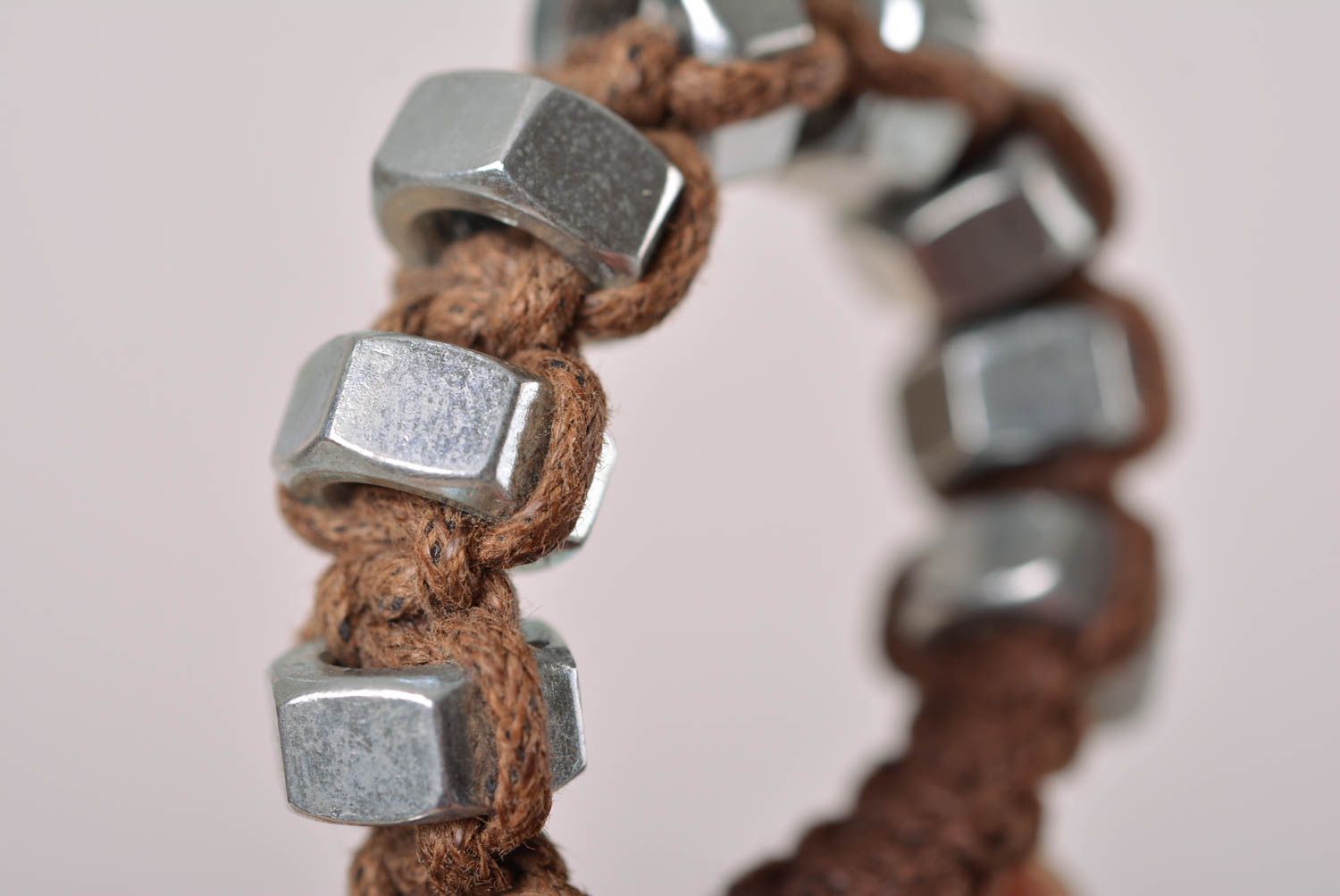 Модный браслет ручной работы браслеты из ниток плетеный браслет с гайками фото 4