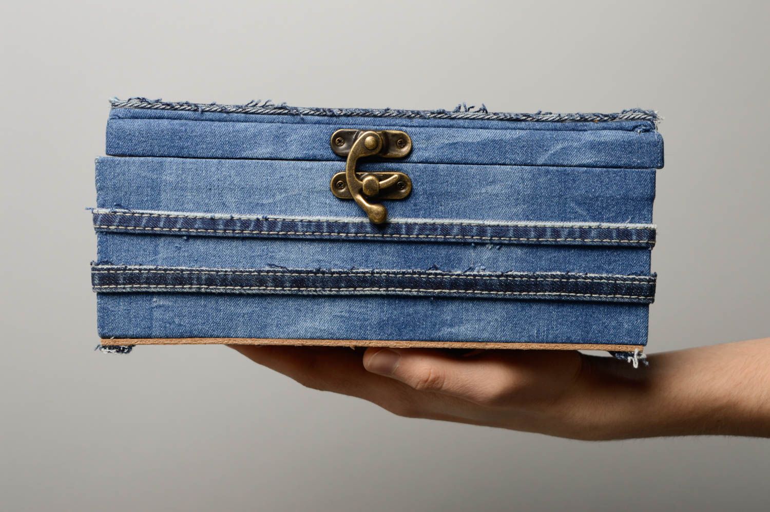 Cofanetto di jeans fatto a mano scatola di legno scrigno per lavori d ago
 foto 5
