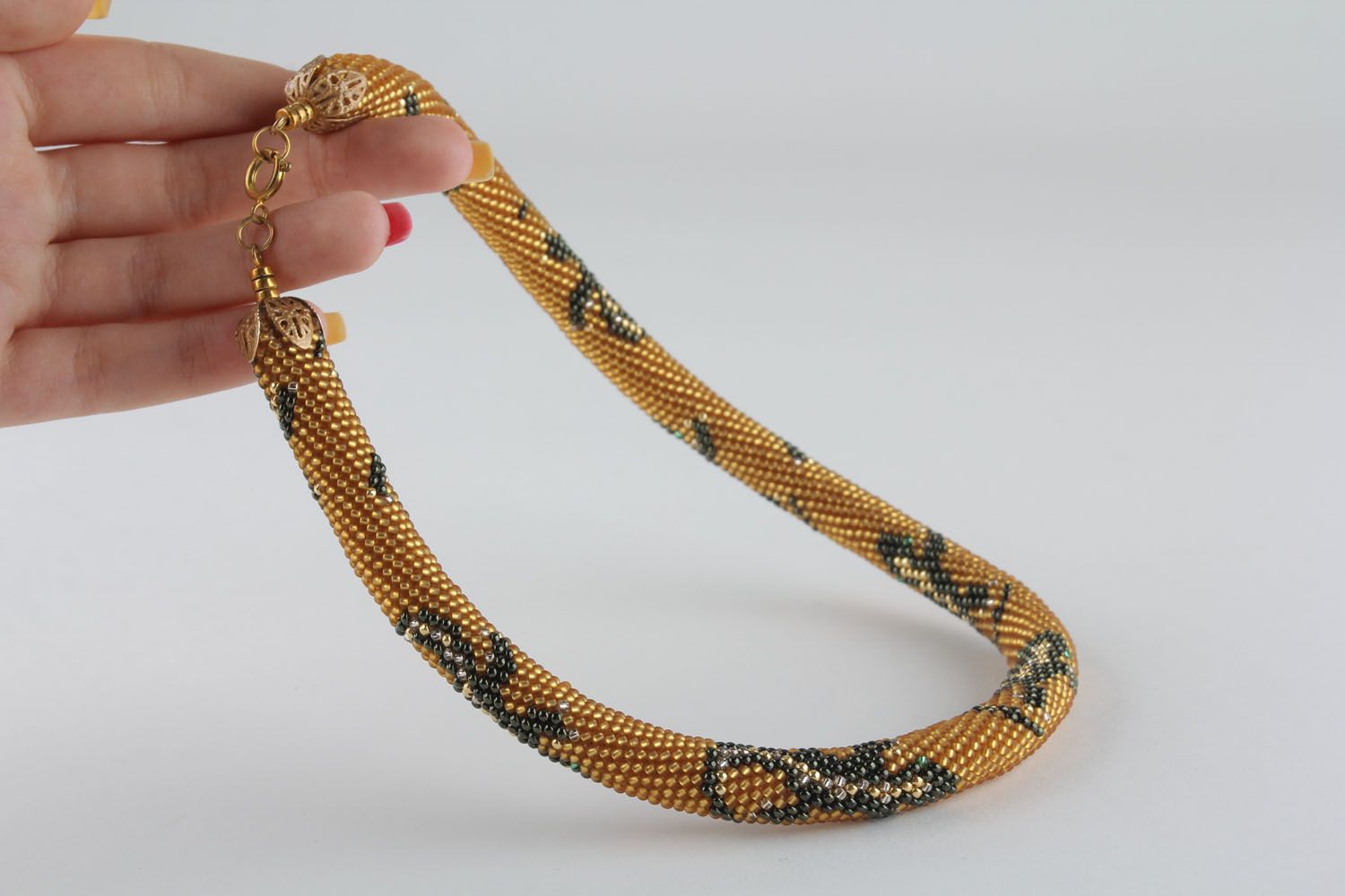 Collana tubolare intrecciata fatta a mano accessori da donna di perline
 foto 4