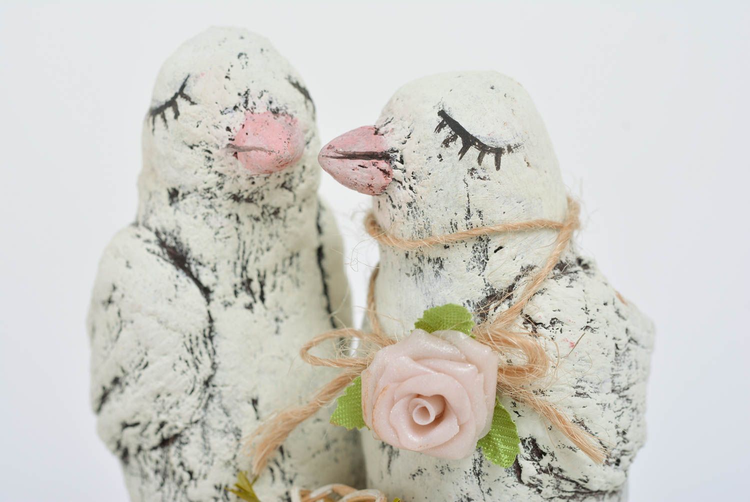 Helle handgemachte Künstlerische Statuette aus Paperclay und Reben Vögelpaar foto 2