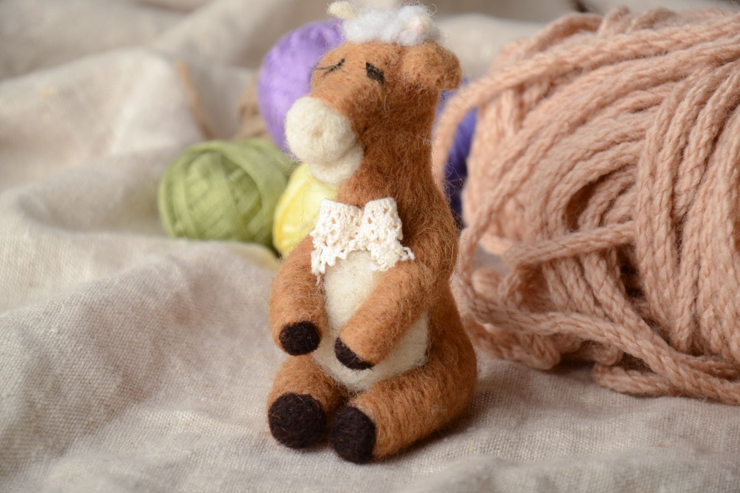Jouet en laine Vache miniature décorative photo 1