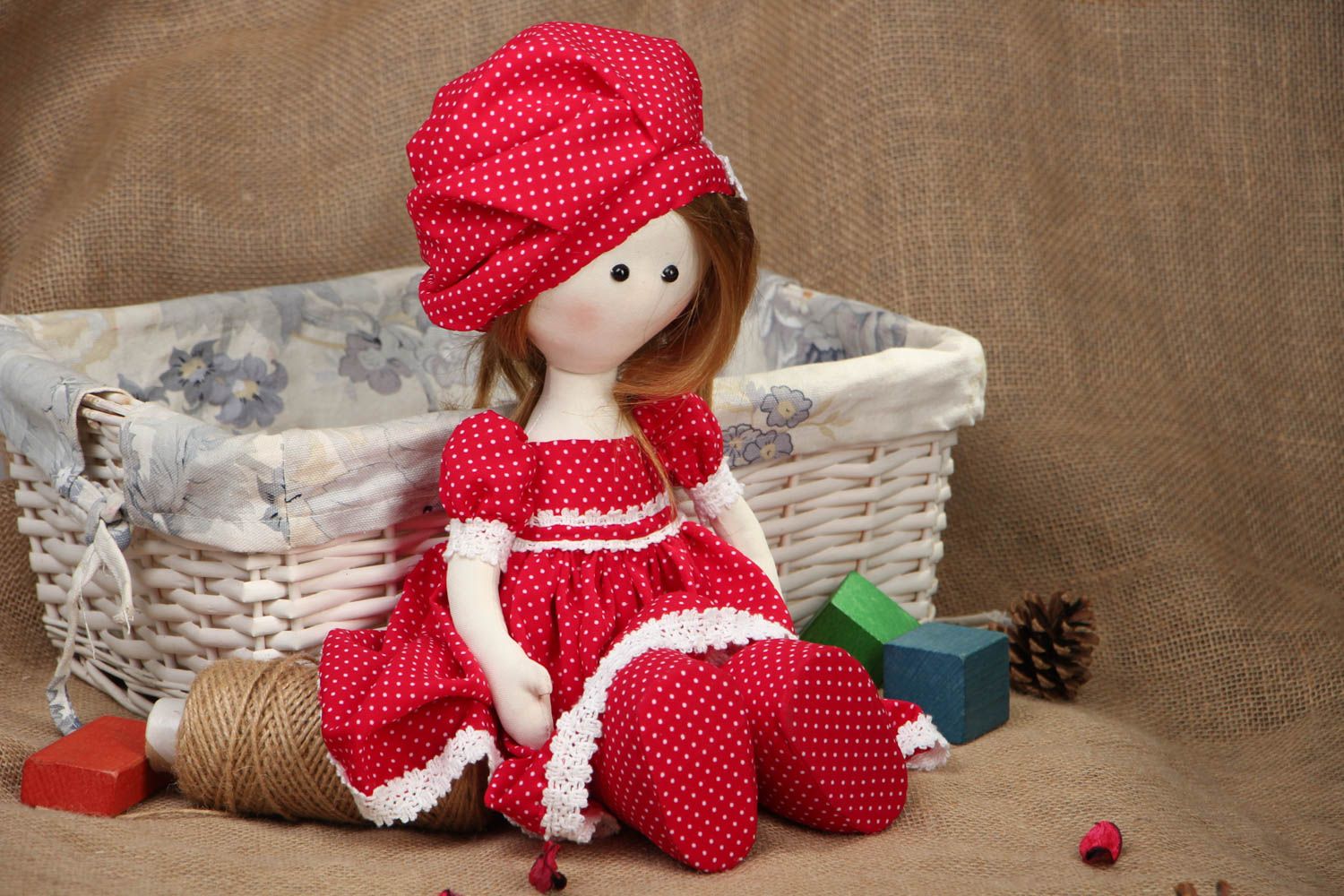 Дизайнерская кукла ручной работы в платье в горошек фото 5