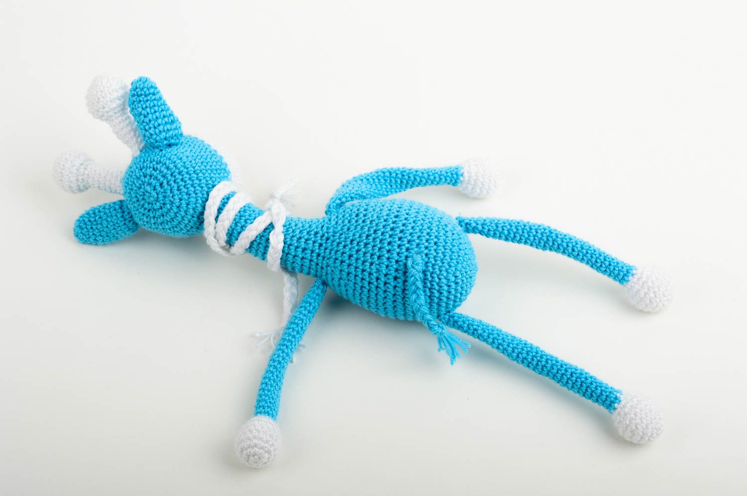 Peluche girafe bleu-blanc faite main Jouet tricot au crochet Cadeau pour enfant photo 5