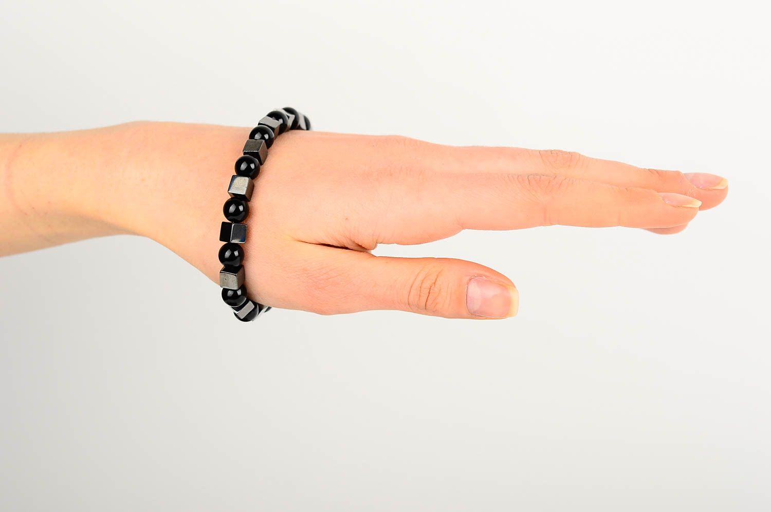 Naturstein Schmuck in Schwarz stilvolles Armband mit Kugeln Geschenk für Frauen foto 2