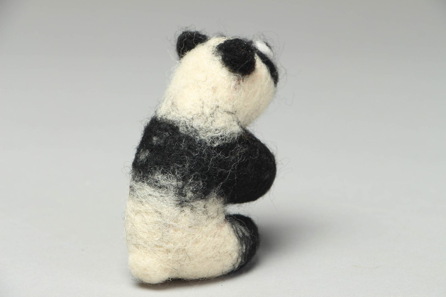 Игрушка для дома ручной работы из шерсти Панда фото 3