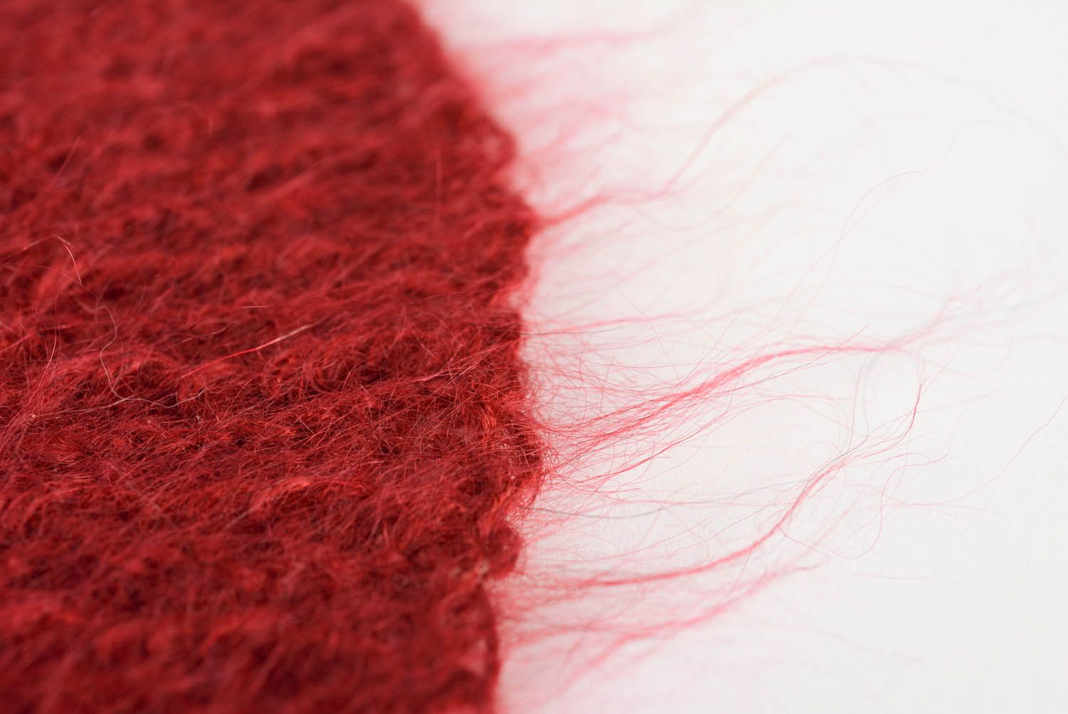Mantelet tricoté artisanal rouge en mohair photo 4