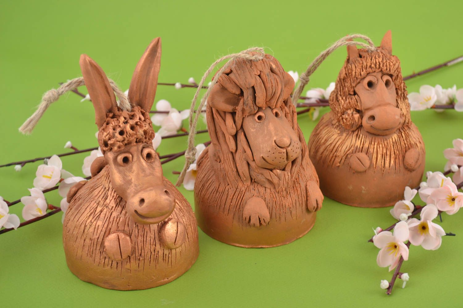 Сampanelle in terracotta fatte a mano set di tre pezzi souvenir in ceramica foto 1