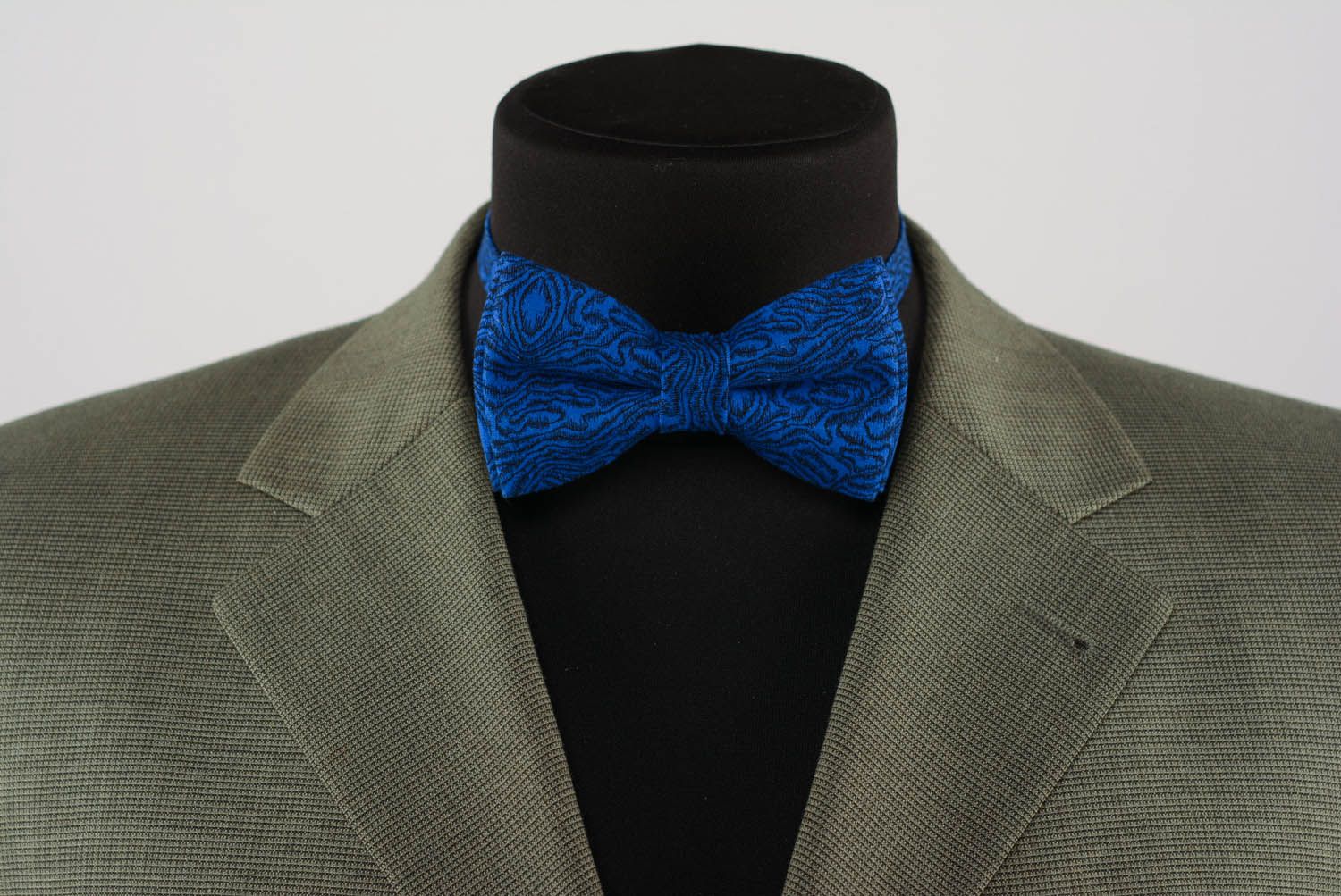 Blue bow tie photo 2