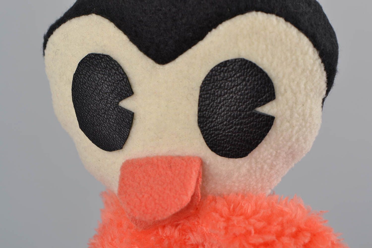 Schönes niedliches handmade Kuscheltier Pinguin für Kinder Künstlerarbeit foto 4