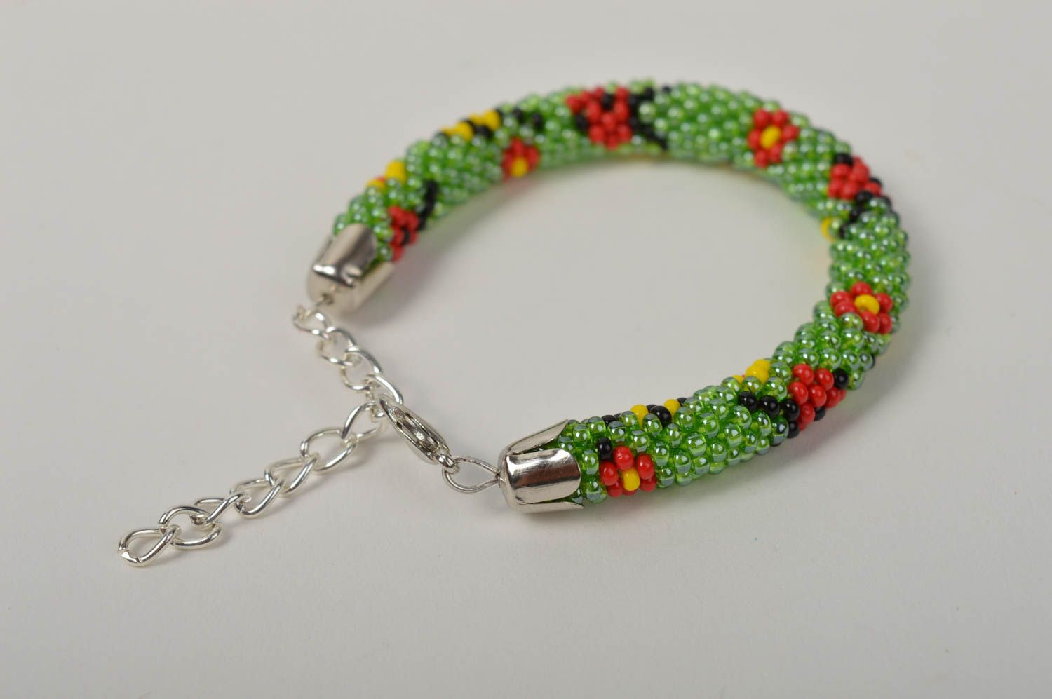 Bracelet en perles de rocaille Bijou fait main vert fleurs rouges Cadeau femme photo 5