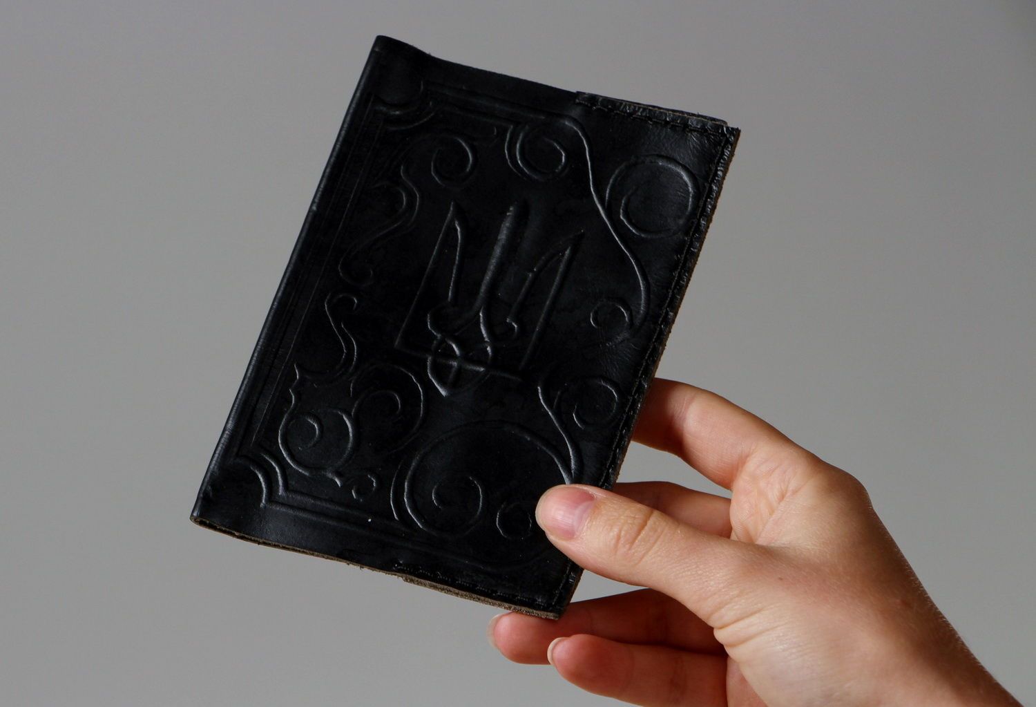 Leather cover for passport photo 5