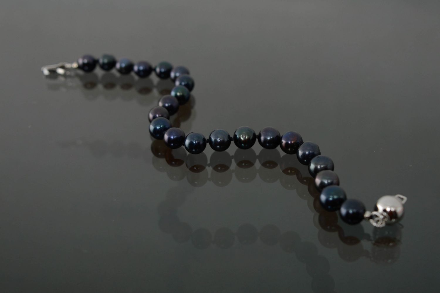 Wrist bracelet with dark pearls photo 2