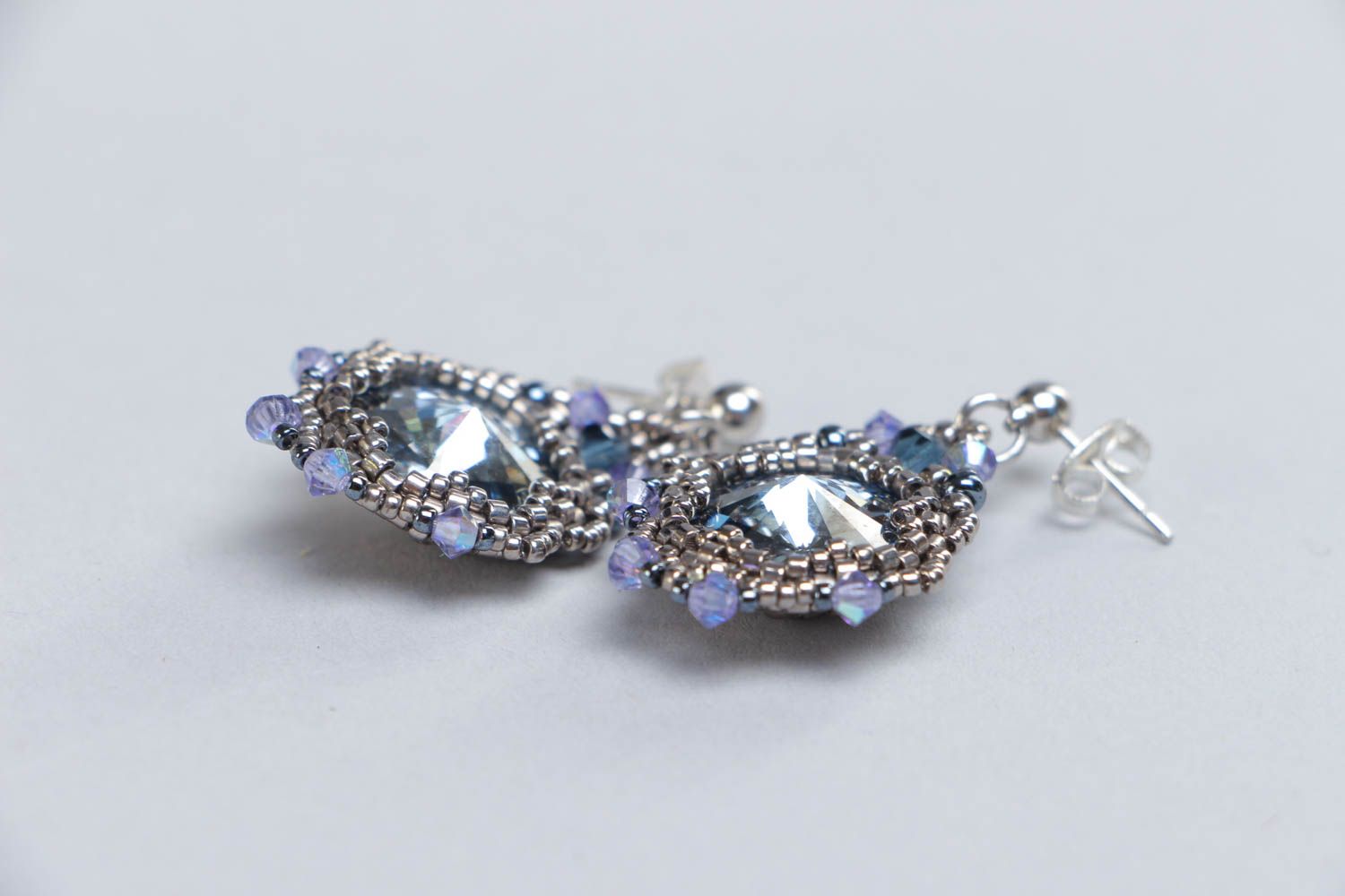 Boucles d'oreilles faites main en perles de rocailles avec cristal originales photo 3