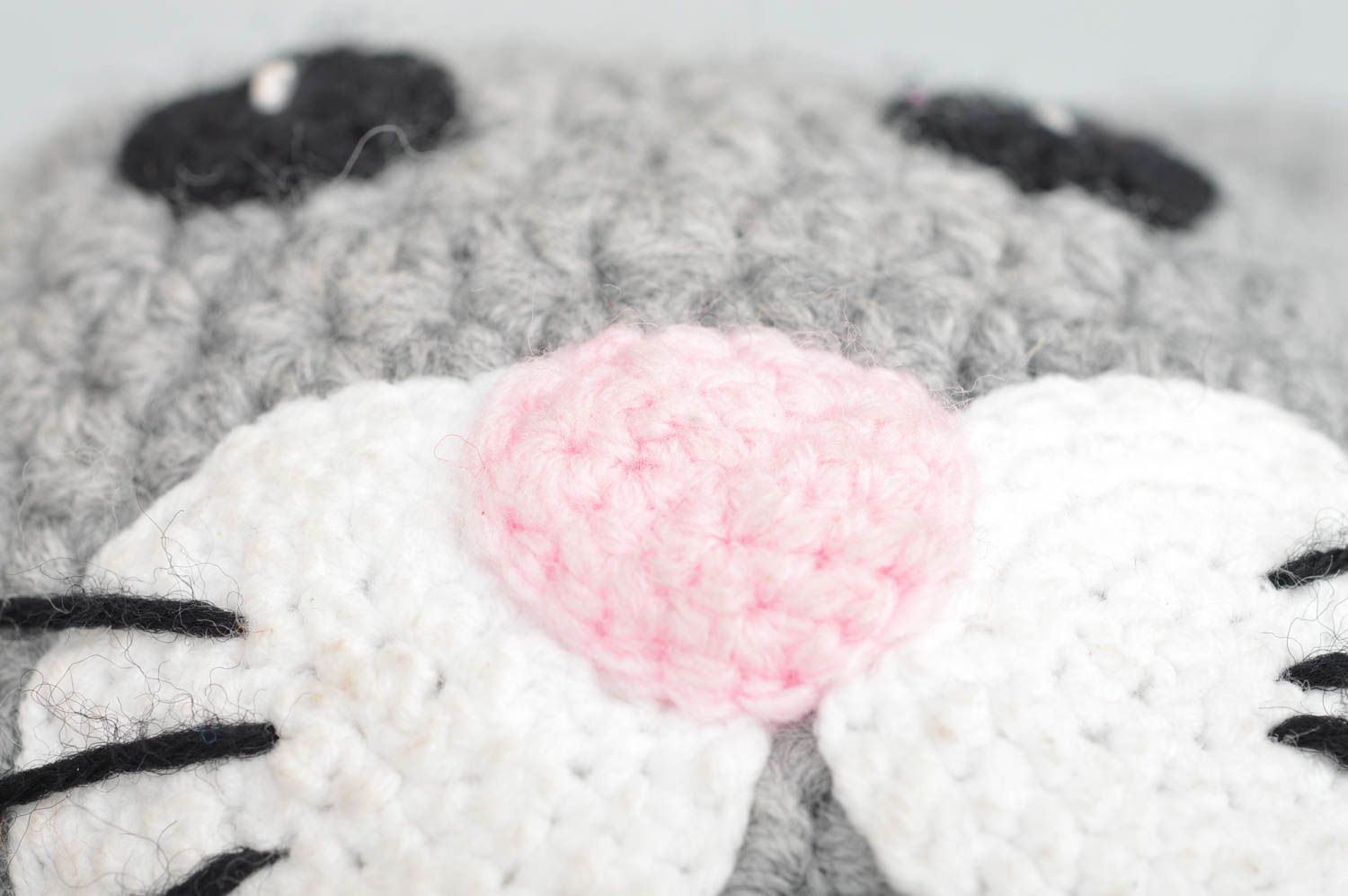 Joli bonnet tricoté fait main au crochet pour enfant en forme de chat gris photo 4