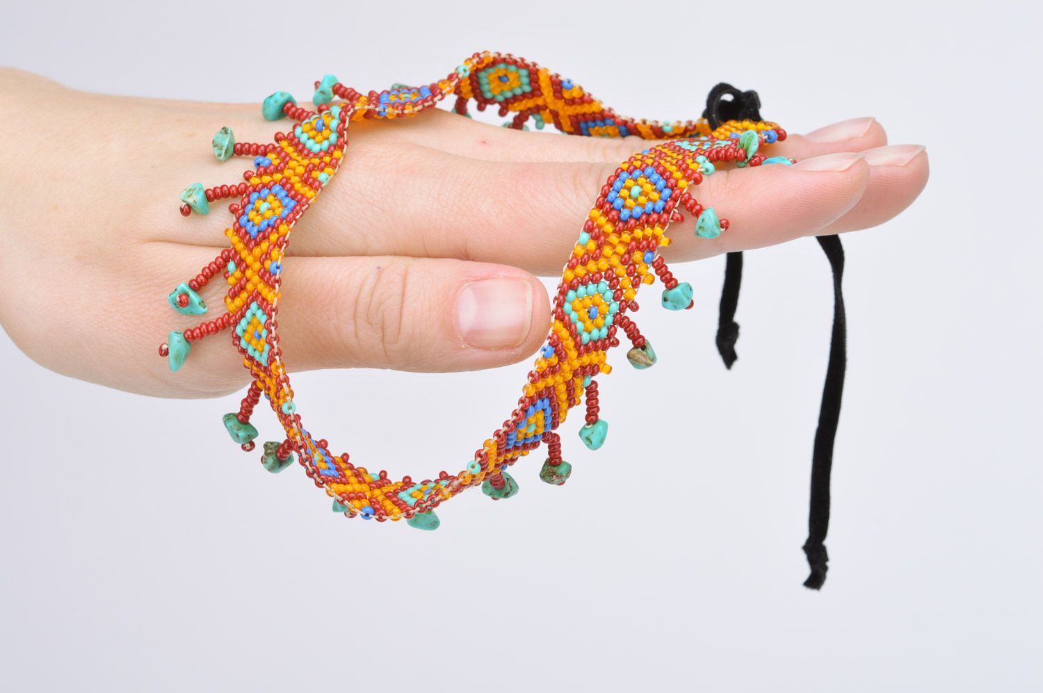 Collar artesanal de abalorios checos hecho a mano trenzado con cordones foto 3