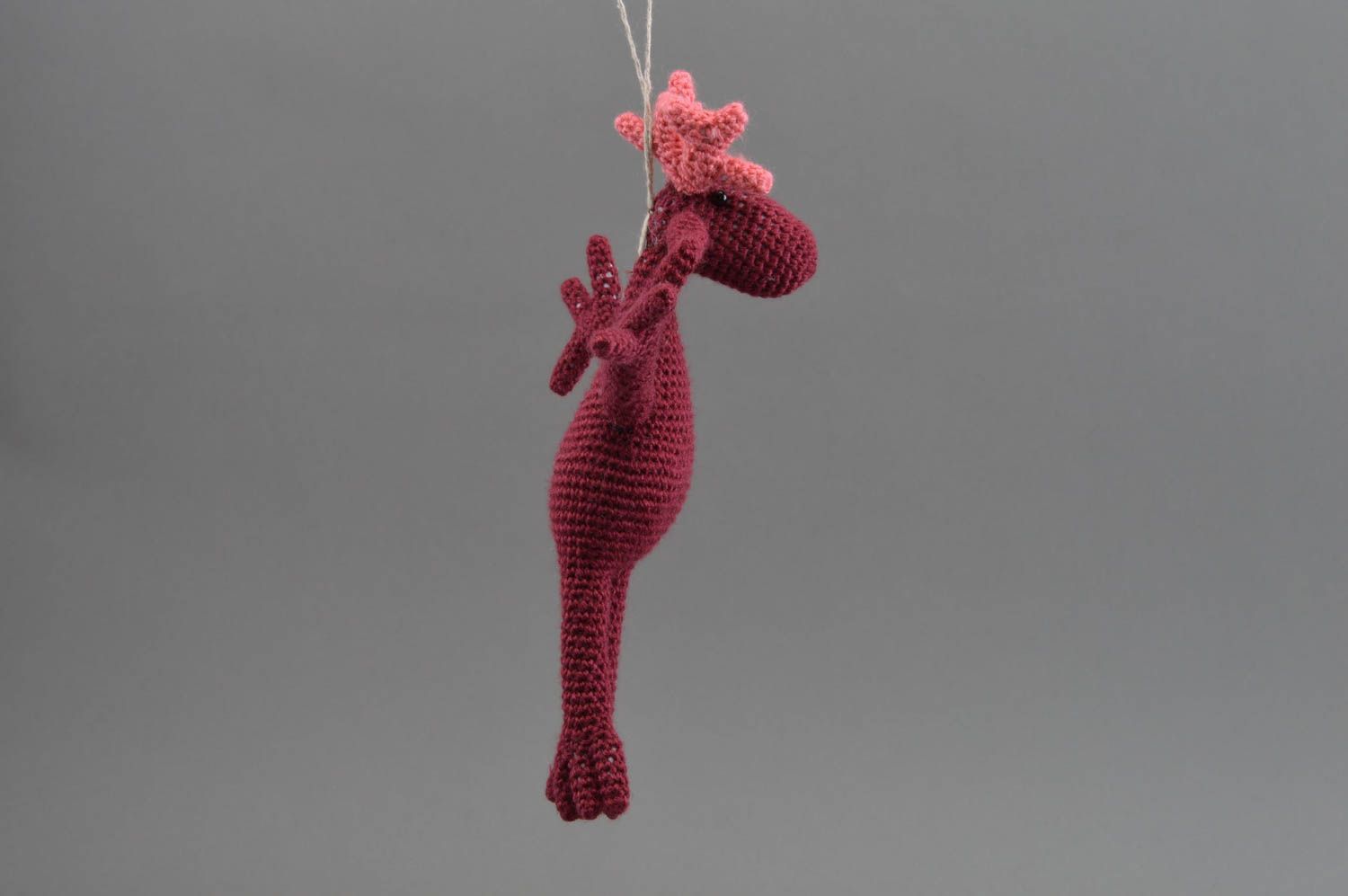 Peluche cerf bordeaux tricotée petite originale belle faite main pour enfant photo 4