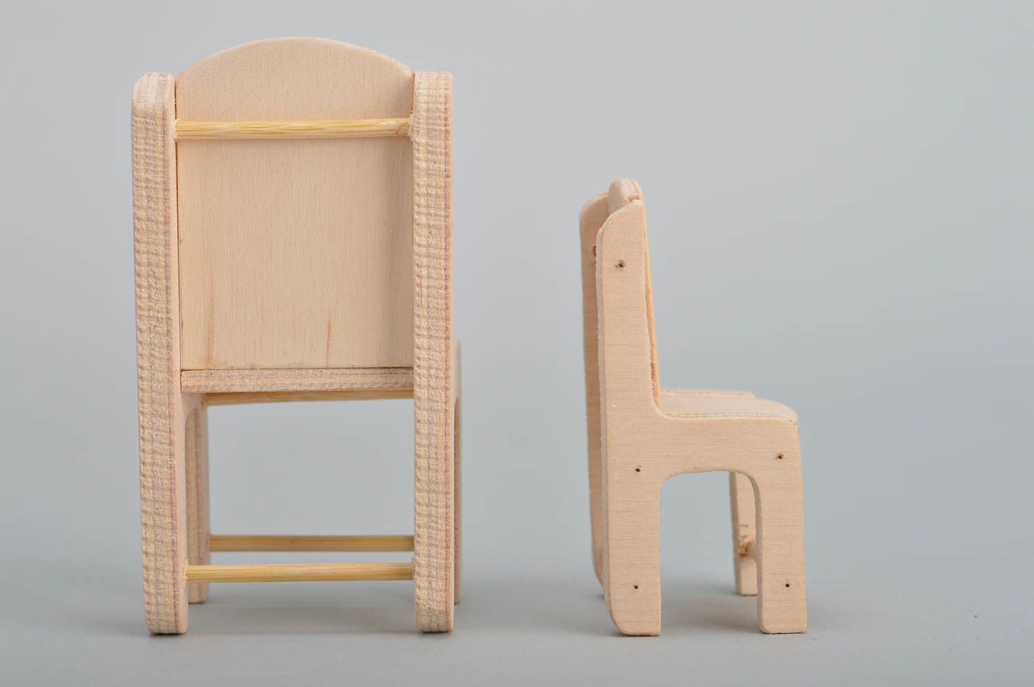 Muebles de muñecas en miniatura con forma de dos sillones hechos a mano foto 5