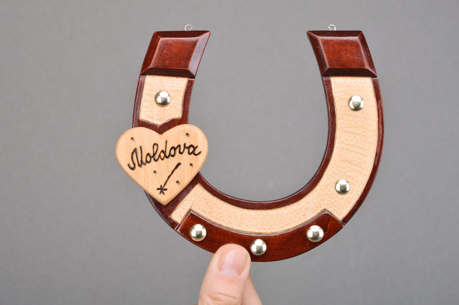 Handmade wooden wall key holder in the form of a horseshoe carved manually photo 3