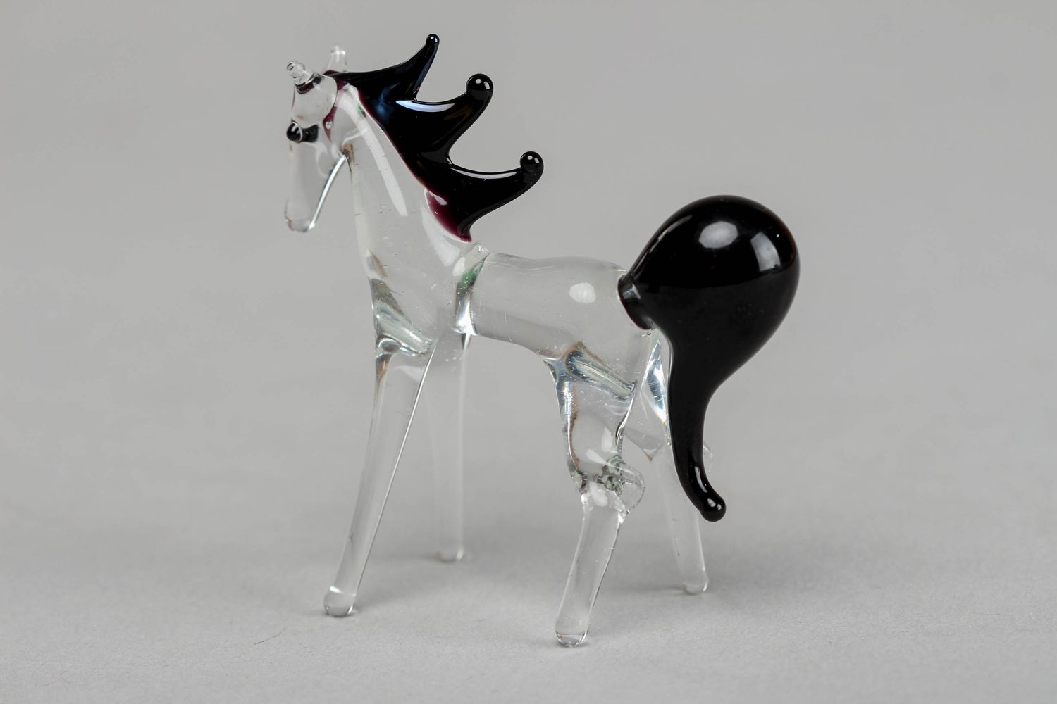 Figurine en verre insolite en forme de cheval photo 2