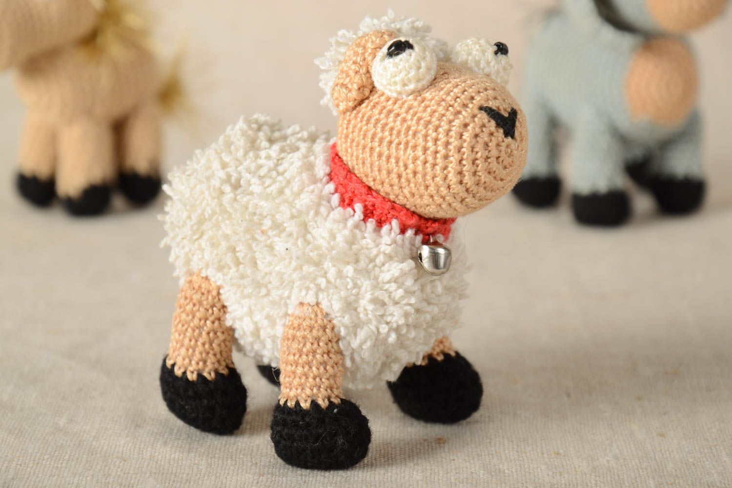 Jouet mouton fait main Peluche tricotée au crochet en coton Cadeau pour enfant photo 1