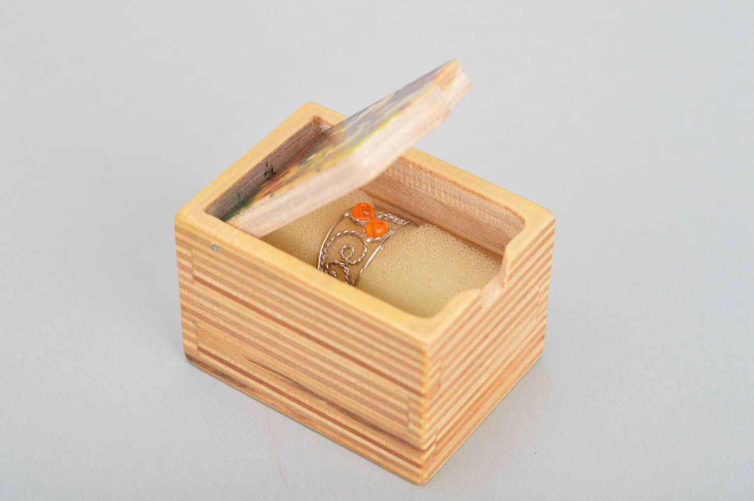Caja decorativa de madera contrachapada hecha a mano original estilosa bonita foto 2