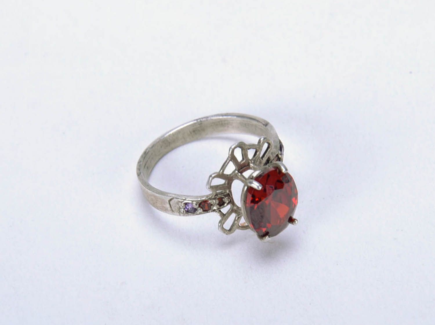Серебряное кольцо с камнем фото 4