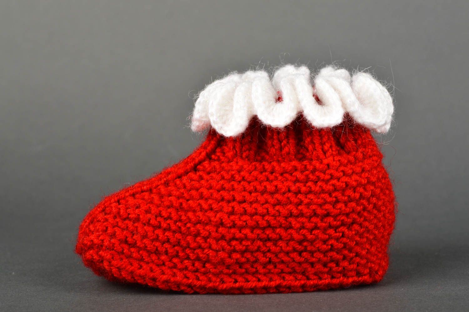 Chaussons de bébé faits main Chaussures bébé rouges tricotés Vêtement bébé photo 3