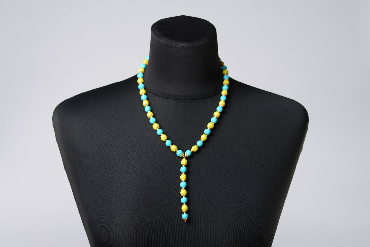 Yellow and blue bead necklace photo 2