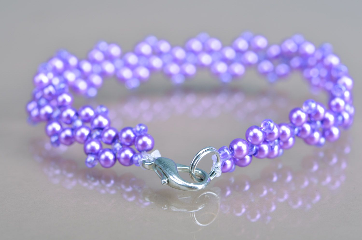 Stylish beautiful handmade pearl bead bracelet of gentle lilac color photo 5