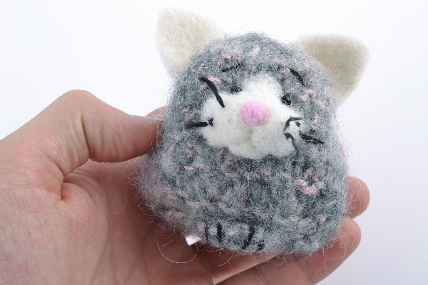 Poupée en laine Chat faite main grise petite originale cadeau pour enfant photo 3